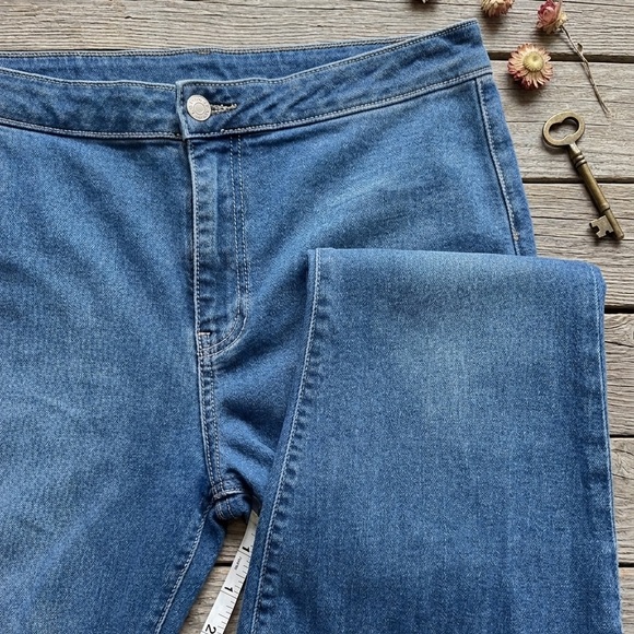 Free People Denim - Free People Just Float On  Wash Flared Jeans - Blue